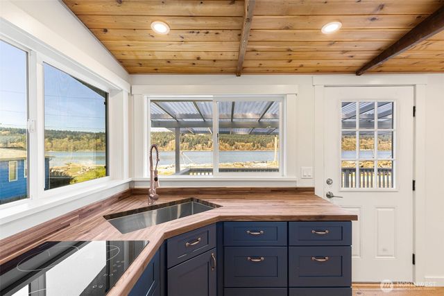 27830 Manzanita Beach Road SW, Vashon, WA 98070