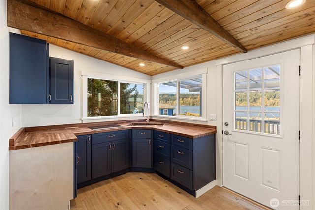 27830 Manzanita Beach Road SW, Vashon, WA 98070