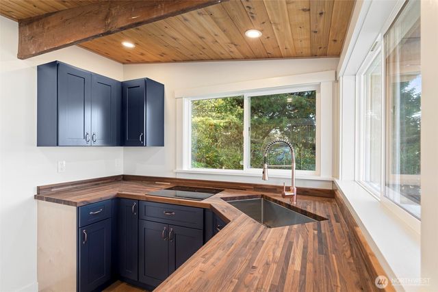 27830 Manzanita Beach Road SW, Vashon, WA 98070
