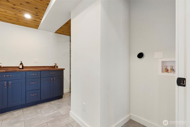 27830 Manzanita Beach Road SW, Vashon, WA 98070