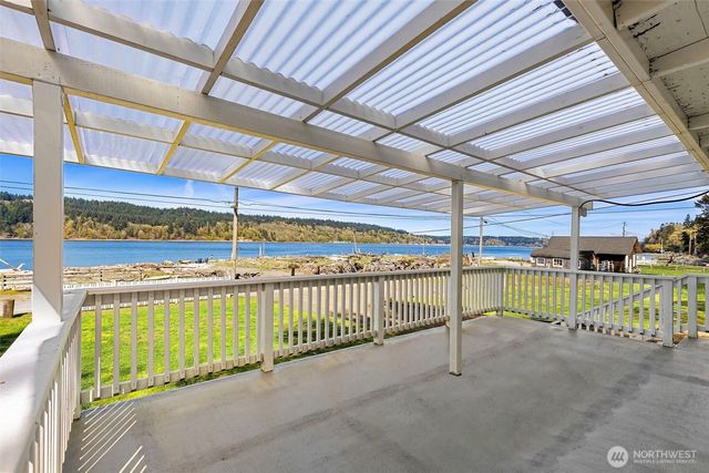 27830 Manzanita Beach Road SW, Vashon, WA 98070