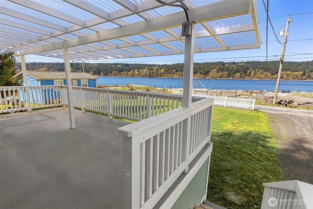 27830 Manzanita Beach Road SW, Vashon, WA 98070