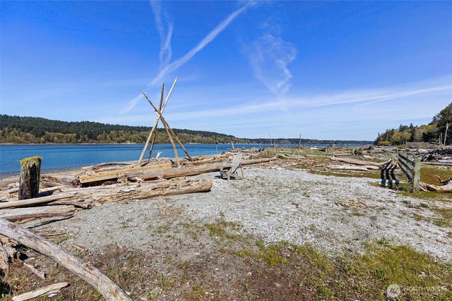 27830 Manzanita Beach Road SW, Vashon, WA 98070