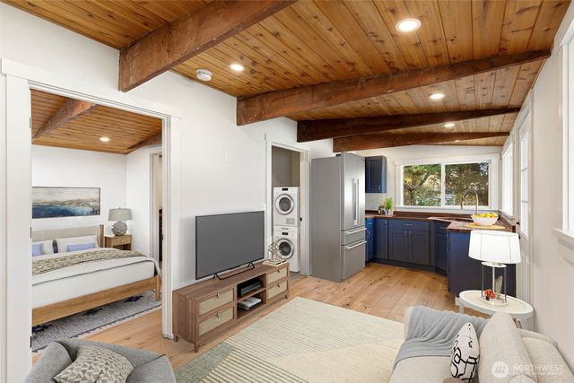 27830 Manzanita Beach Road SW, Vashon, WA 98070