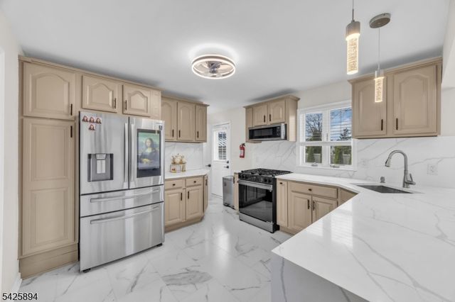 105 Morril Dr, South Plainfield Boro, NJ 07080