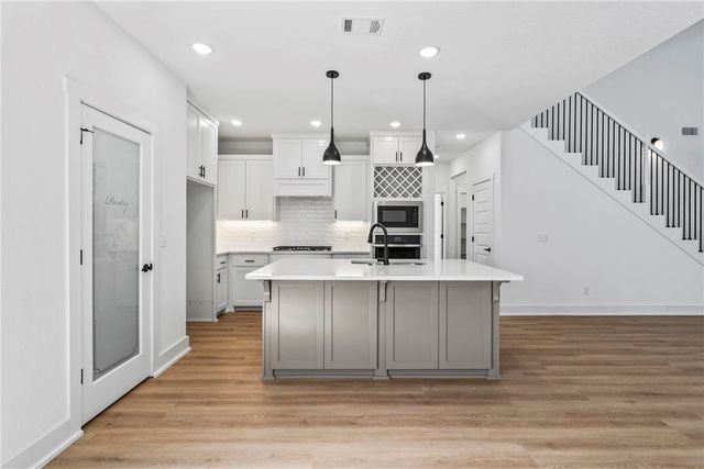 7001 Basswood Avenue, Bentonville, AR 72713