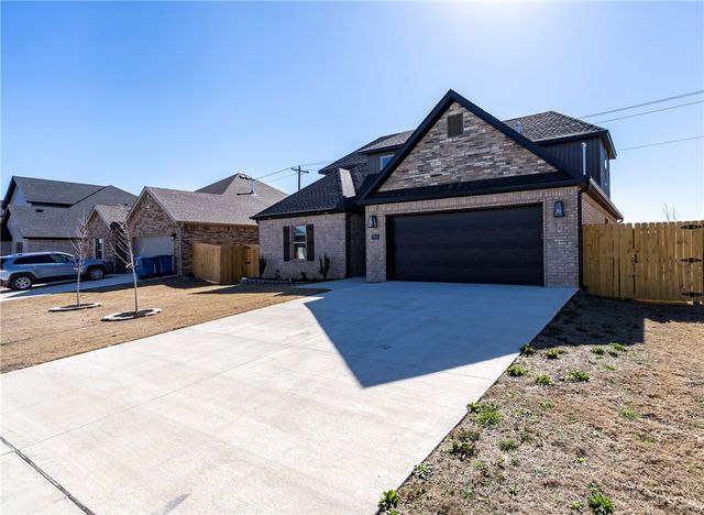 7001 Basswood Avenue, Bentonville, AR 72713