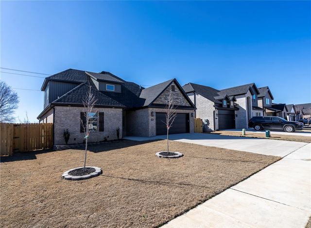 7001 Basswood Avenue, Bentonville, AR 72713