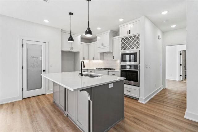 7001 Basswood Avenue, Bentonville, AR 72713