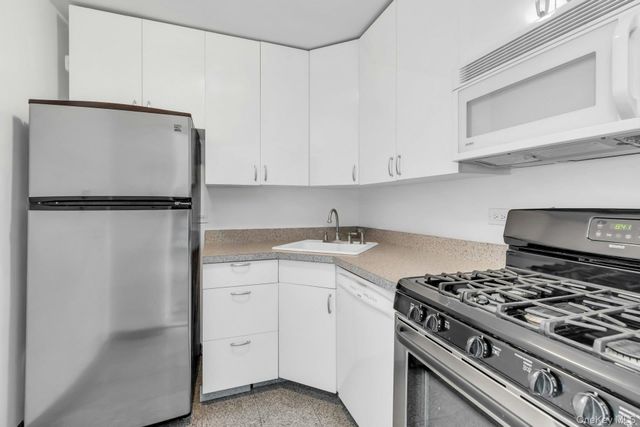 110-11 Queens Boulevard 26J, Forest Hills, NY 11375
