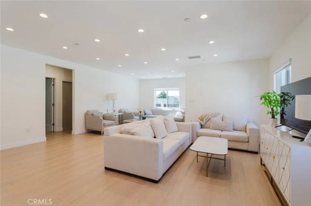 11026 Fleetwood Street, Sun Valley, CA 91352
