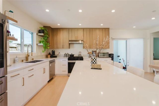11026 Fleetwood Street, Sun Valley, CA 91352