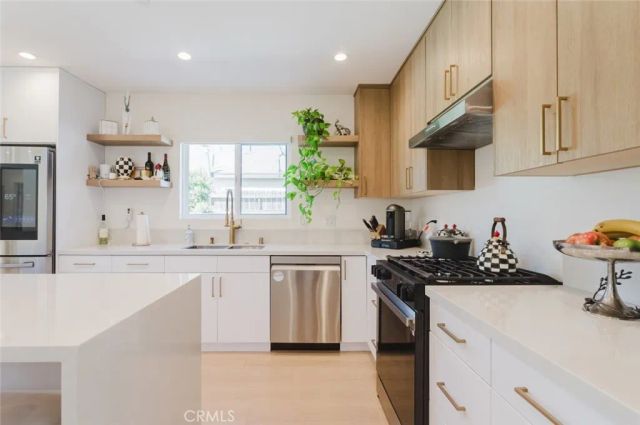 11026 Fleetwood Street, Sun Valley, CA 91352