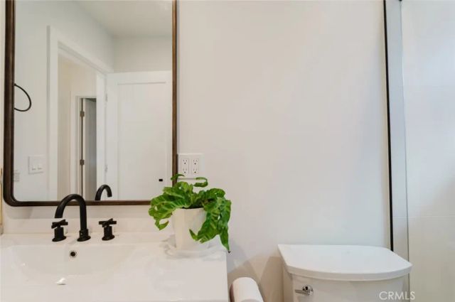 11026 Fleetwood Street, Sun Valley, CA 91352