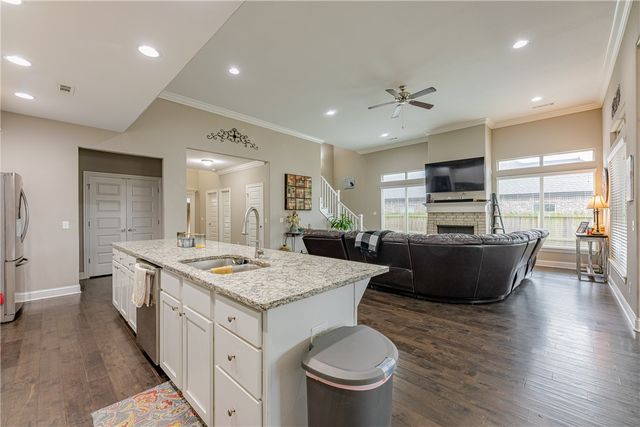 4008 SW Hollyhock Street, Bentonville, AR 72713