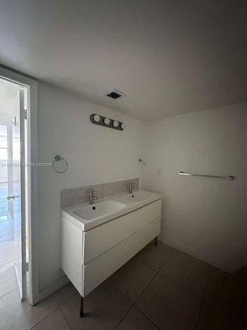 210 Sea View Dr 410, Key Biscayne, FL 33149