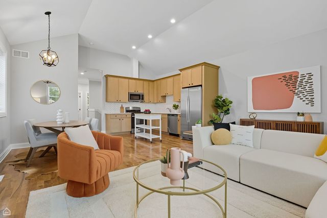 547 N Springfield Avenue, Chicago, IL 60624