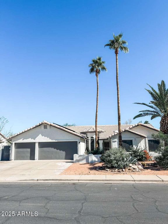 807 N HILL Circle, Mesa, AZ 85203