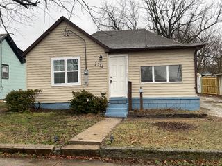 2254 North Travis Avenue, Springfield, MO 65803