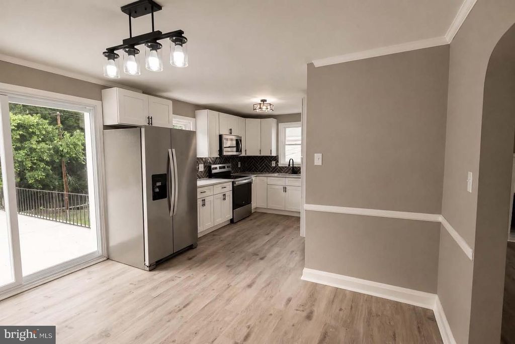 Image 10 of property listing at 7508 KENLEA AVE, Baltimore, MD 21236