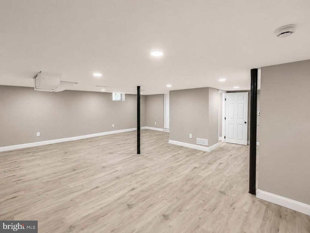 Image 31 of property listing at 7508 KENLEA AVE, Baltimore, MD 21236