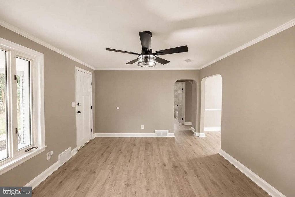 Image 7 of property listing at 7508 KENLEA AVE, Baltimore, MD 21236