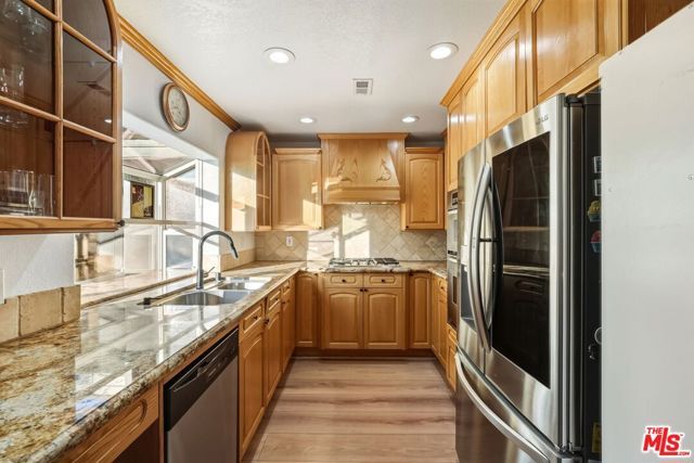 22042 Grovepark Drive, Saugus (santa Clarita), CA 91350