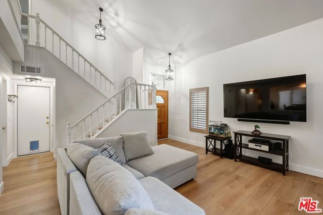 22042 Grovepark Drive, Saugus (santa Clarita), CA 91350