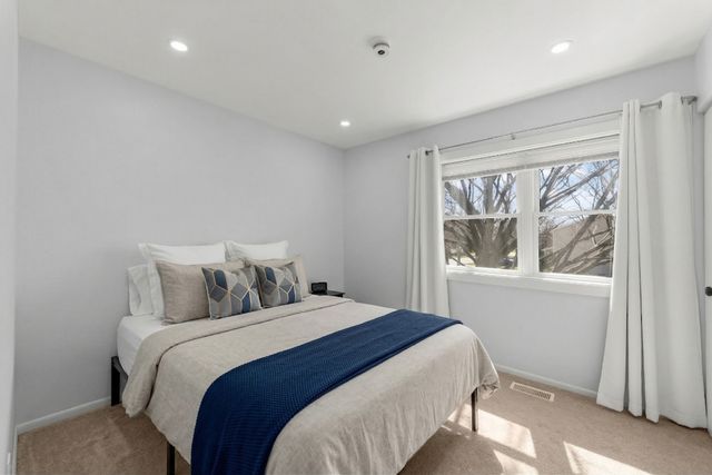 1301 Peshtigo Avenue, Naperville, IL 60564