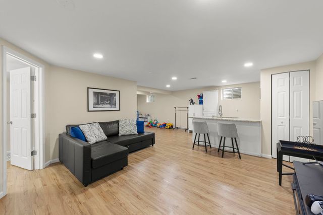 1301 Peshtigo Avenue, Naperville, IL 60564