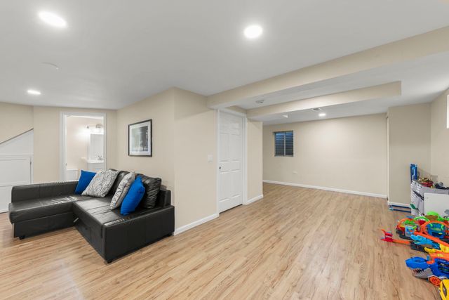 1301 Peshtigo Avenue, Naperville, IL 60564