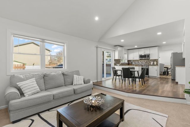 1301 Peshtigo Avenue, Naperville, IL 60564