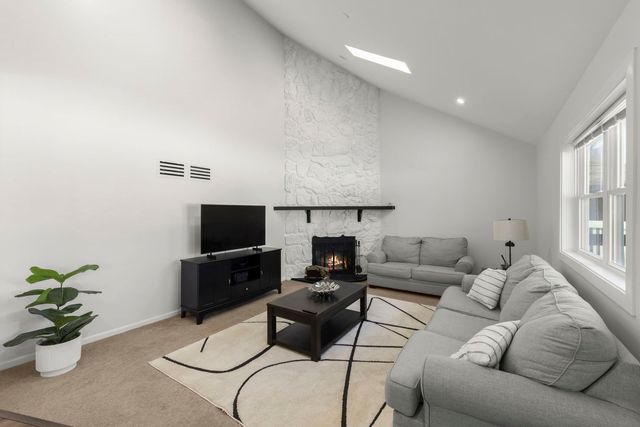 1301 Peshtigo Avenue, Naperville, IL 60564