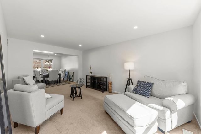 1301 Peshtigo Avenue, Naperville, IL 60564