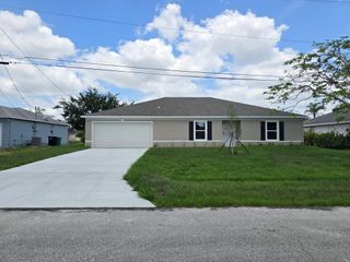 525 SW Feldman Avenue, Port St Lucie, FL 34953