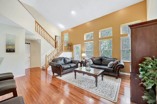 2348 Oaktree Place, Cincinnati, OH 45238