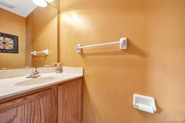 2348 Oaktree Place, Cincinnati, OH 45238