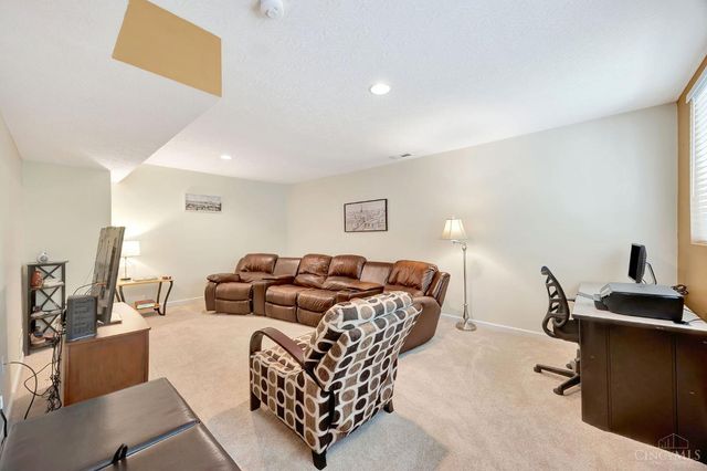 2348 Oaktree Place, Cincinnati, OH 45238