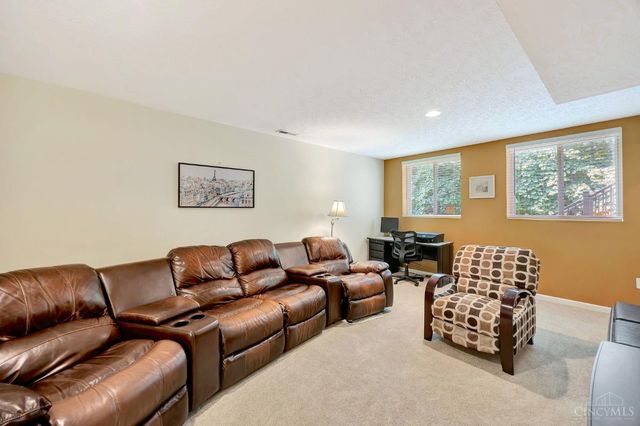 2348 Oaktree Place, Cincinnati, OH 45238