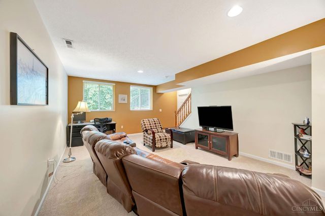 2348 Oaktree Place, Cincinnati, OH 45238