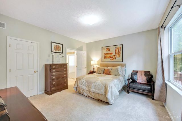 2348 Oaktree Place, Cincinnati, OH 45238