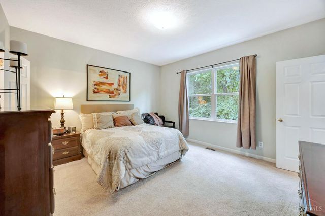 2348 Oaktree Place, Cincinnati, OH 45238