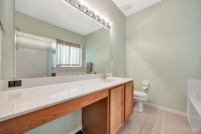 2348 Oaktree Place, Cincinnati, OH 45238