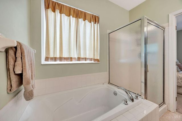 2348 Oaktree Place, Cincinnati, OH 45238