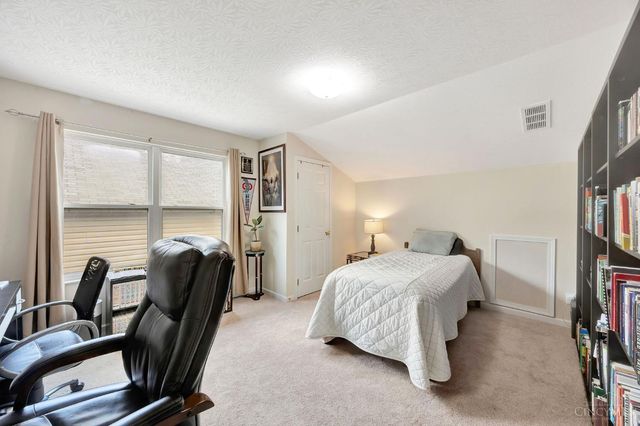 2348 Oaktree Place, Cincinnati, OH 45238