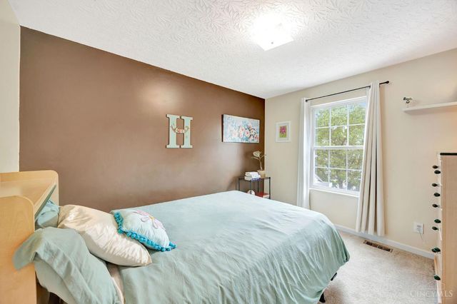 2348 Oaktree Place, Cincinnati, OH 45238