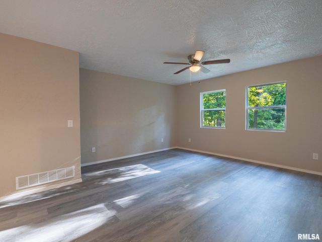 7711 LINDEN Lane, Delavan, IL 61734