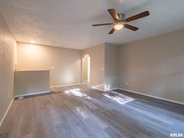 7711 LINDEN Lane, Delavan, IL 61734