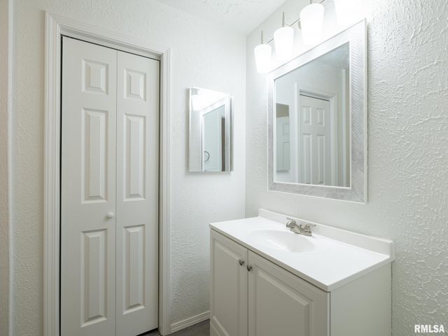 7711 LINDEN Lane, Delavan, IL 61734