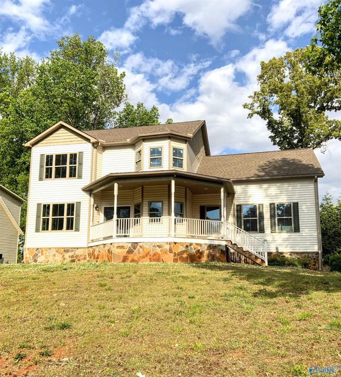 425 Cloverleaf Drive, Athens, AL 35611